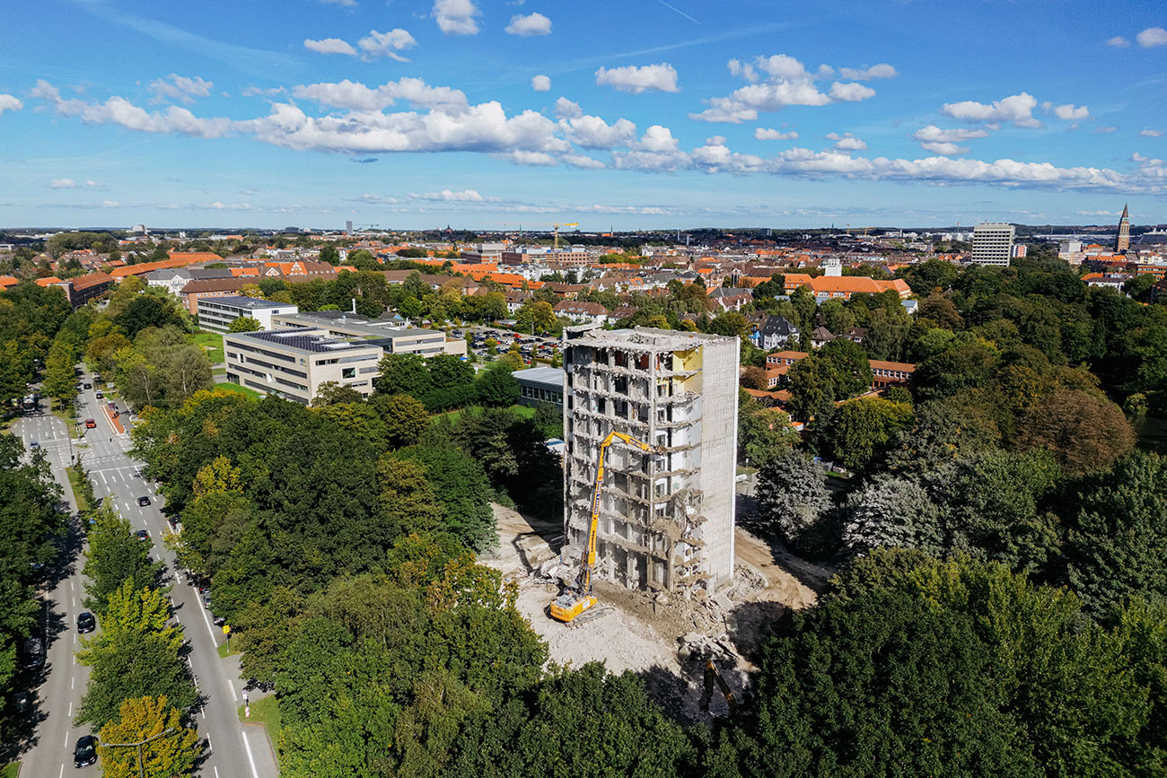 Kieler Nachrichten berichten: „Ein Abriss nach Plan“